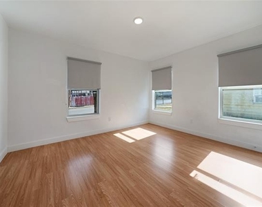 3214 King Street - Photo Thumbnail 11
