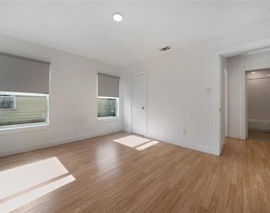 3214 King Street - Photo Thumbnail 13