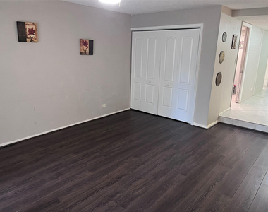 3670 N Inverrary Drive - Photo Thumbnail 6