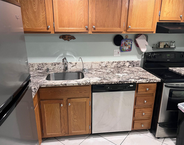 3670 N Inverrary Drive - Photo Thumbnail 4