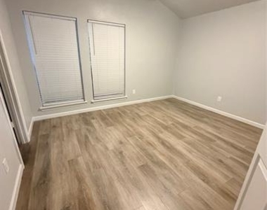 337 Conger Drive - Photo Thumbnail 12