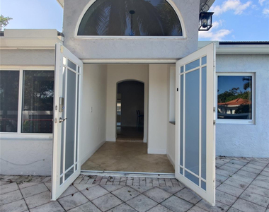733 Ne 18th Avenue - Photo Thumbnail 1