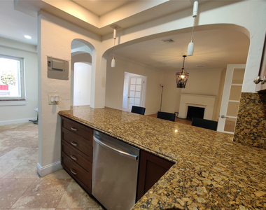 733 Ne 18th Avenue - Photo Thumbnail 3