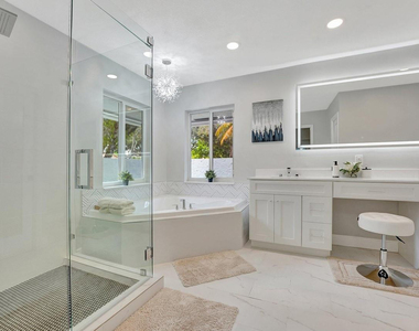 9066 Nw 52nd Court - Photo Thumbnail 15