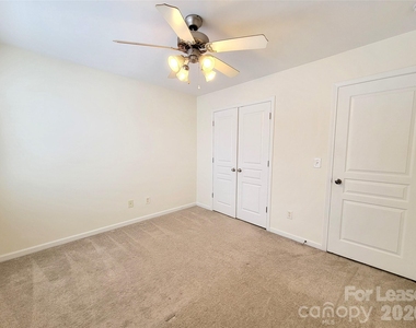 1081 Woodglen Lane - Photo Thumbnail 14