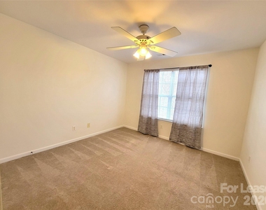 1081 Woodglen Lane - Photo Thumbnail 10