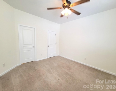 1081 Woodglen Lane - Photo Thumbnail 6
