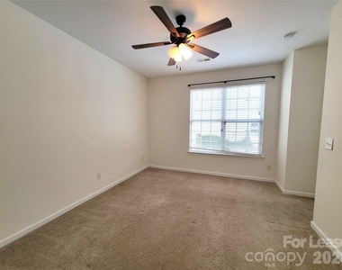 1081 Woodglen Lane - Photo Thumbnail 8