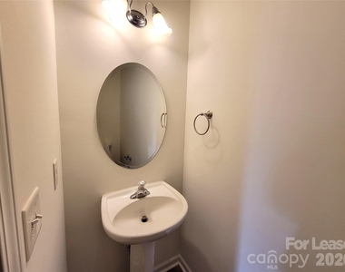 1081 Woodglen Lane - Photo Thumbnail 3