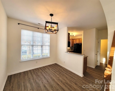 1081 Woodglen Lane - Photo Thumbnail 1