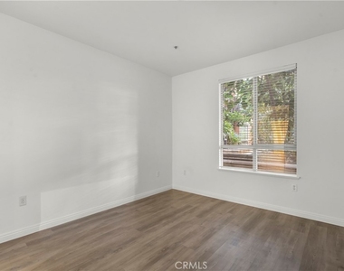 100 S Alameda - Photo Thumbnail 20