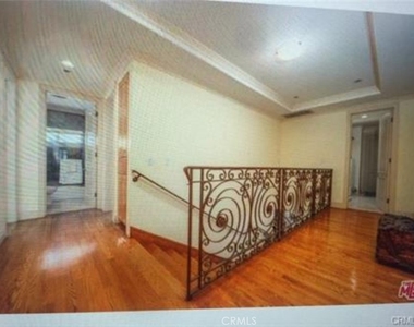 5717 Melvin Avenue - Photo Thumbnail 12