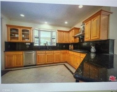 5717 Melvin Avenue - Photo Thumbnail 10