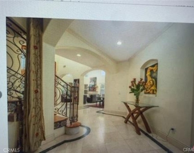 5717 Melvin Avenue - Photo Thumbnail 8