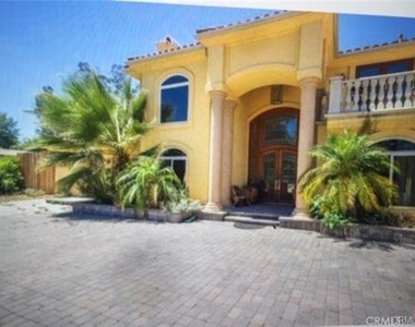5717 Melvin Avenue - Photo Thumbnail 2