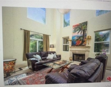 5717 Melvin Avenue - Photo Thumbnail 5