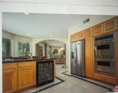 5717 Melvin Avenue - Photo Thumbnail 11