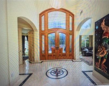 5717 Melvin Avenue - Photo Thumbnail 3