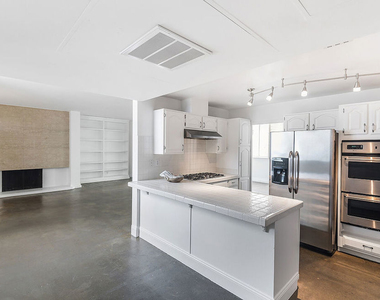 17366 W Sunset Boulevard - Photo Thumbnail 2