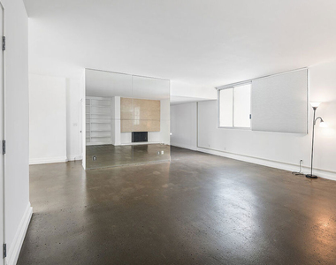 17366 W Sunset Boulevard - Photo Thumbnail 4