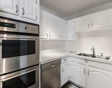 17366 W Sunset Boulevard - Photo Thumbnail 13