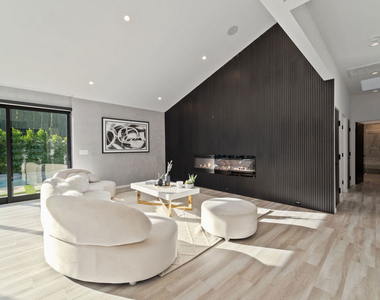 5301 Crebs Avenue - Photo Thumbnail 1