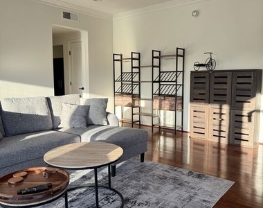 234 N Kenwood Street - Photo Thumbnail 2