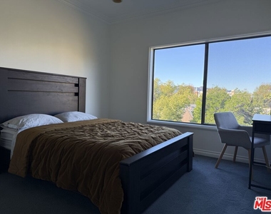 234 N Kenwood Street - Photo Thumbnail 11