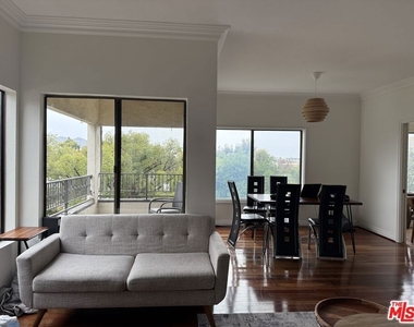 234 N Kenwood Street - Photo Thumbnail 3