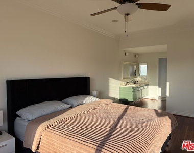 234 N Kenwood Street - Photo Thumbnail 8