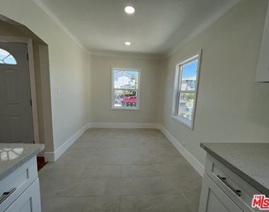 8640 Baring Cross Street - Photo Thumbnail 4