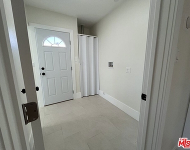 8640 Baring Cross Street - Photo Thumbnail 7