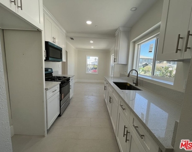 8640 Baring Cross Street - Photo Thumbnail 6