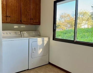 285 Crestview Avenue - Photo Thumbnail 23