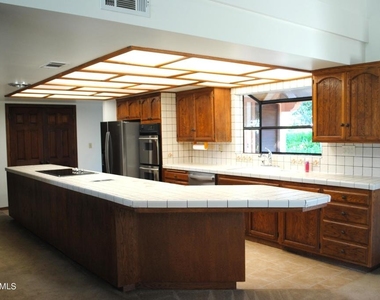 285 Crestview Avenue - Photo Thumbnail 15