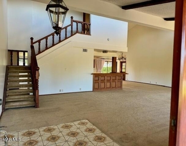 285 Crestview Avenue - Photo Thumbnail 10
