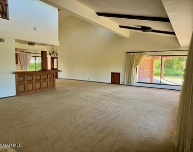 285 Crestview Avenue - Photo Thumbnail 12