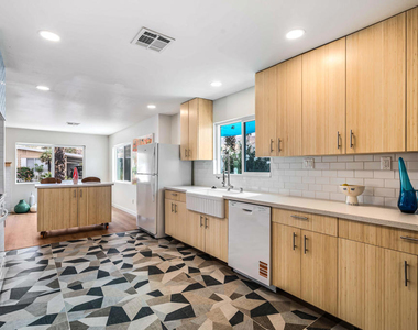 117 Aliso Drive - Photo Thumbnail 14