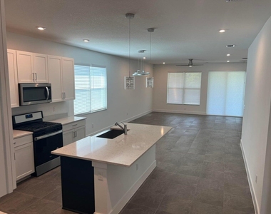 12800 Sw Eleanor Drive - Photo Thumbnail 3