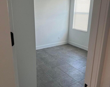 12800 Sw Eleanor Drive - Photo Thumbnail 7