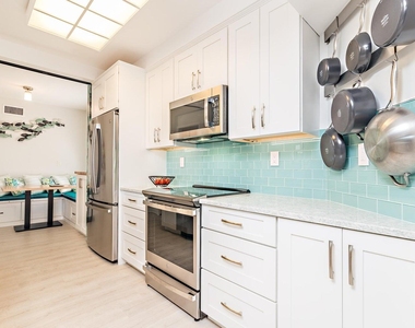 16940 Bay Street N - Photo Thumbnail 6