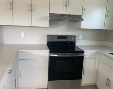 3195 Mcsherry Drive S - Photo Thumbnail 5