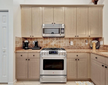 10732 Grande Boulevard - Photo Thumbnail 4