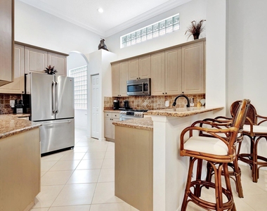 10732 Grande Boulevard - Photo Thumbnail 8