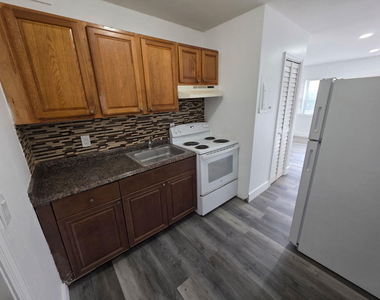 1021 Henrietta Avenue - Photo Thumbnail 3