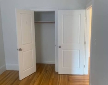 925 Beacon St - Photo Thumbnail 13