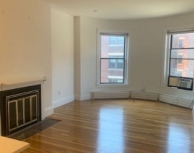 925 Beacon St - Photo Thumbnail 5