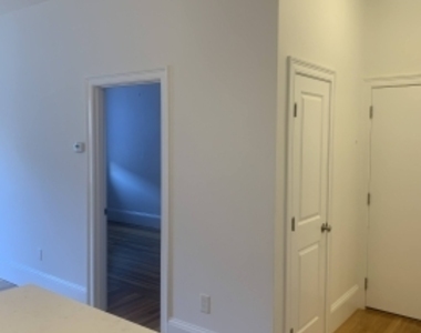 925 Beacon St - Photo Thumbnail 7