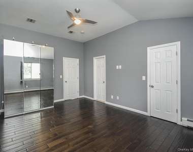 49 Ashwood Road Apt A - Photo Thumbnail 13