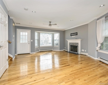 49 Ashwood Road Apt A - Photo Thumbnail 2